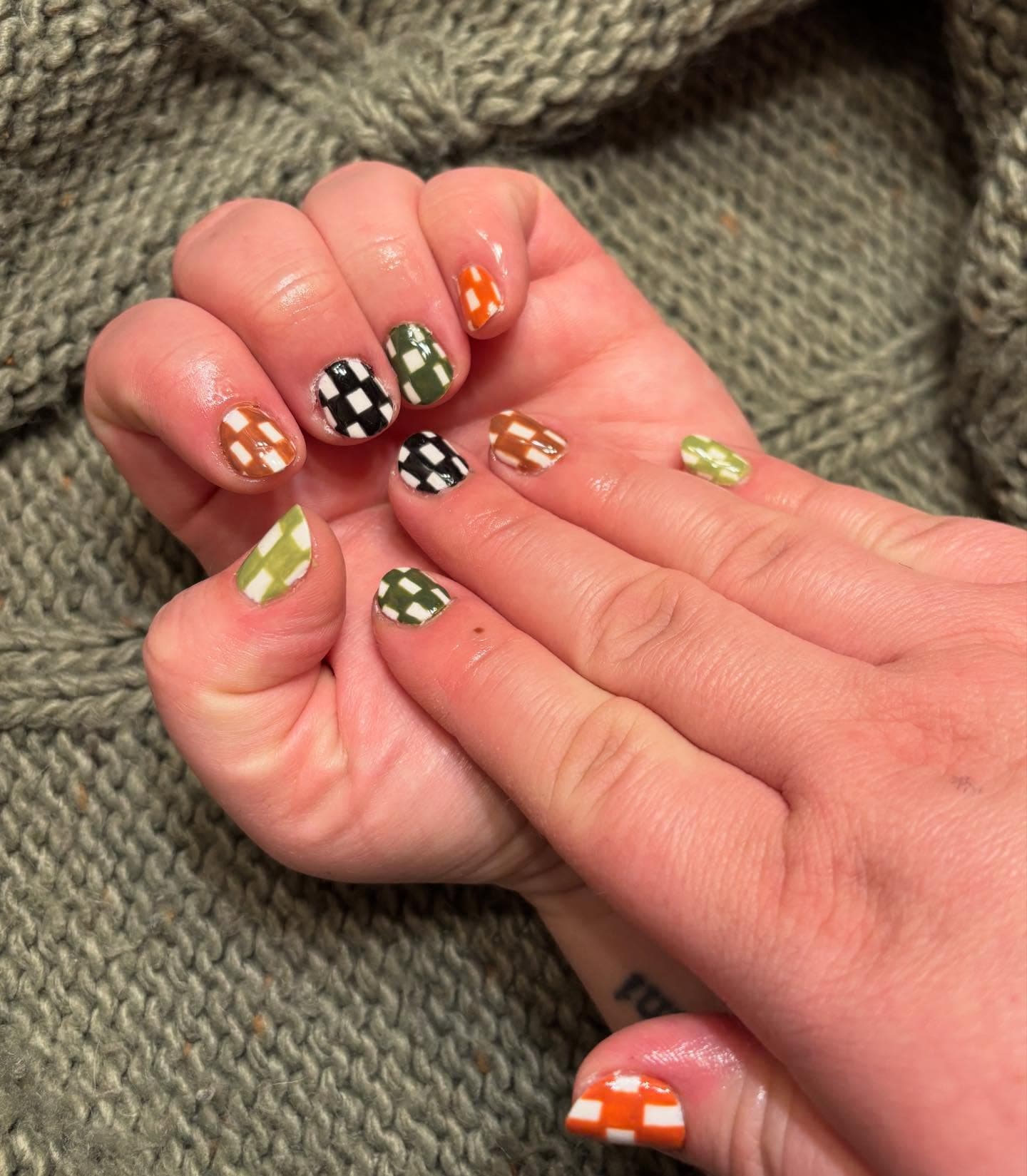 Checker nail set
