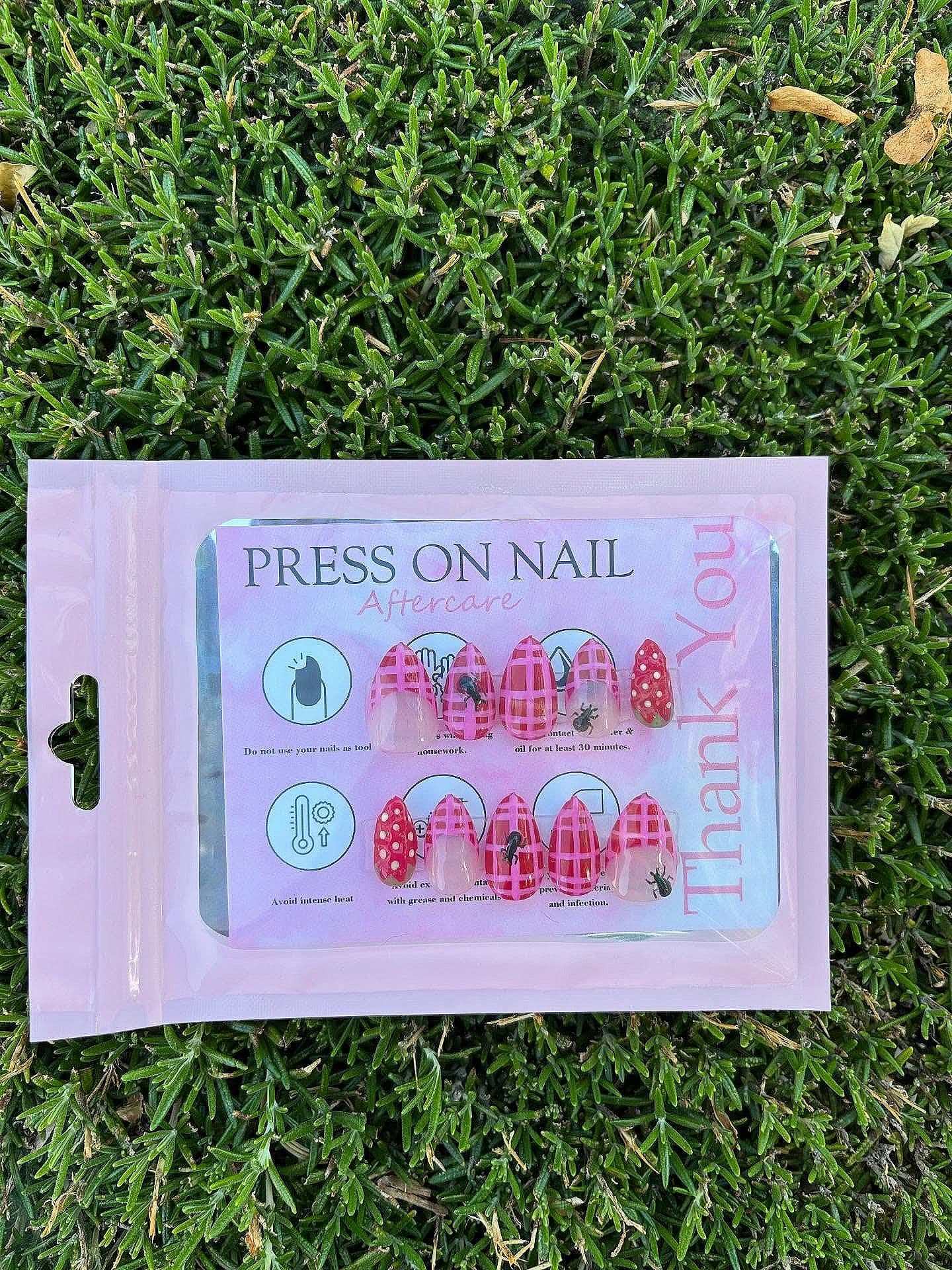 Strawberry Shortcake press-on nail set